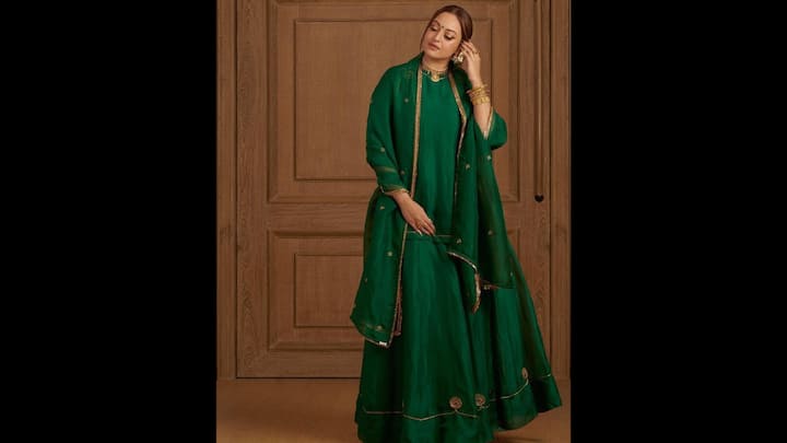 5. Sonakshi Sinha: Sonakshi Sinha's ethnic attire featured a kurti and a flowing lehenga. The actress's outfit was adorned with delicate embellishments that added grace to her outfit. Sonakshi's ethnic look exuded regal sophistication that's ideal for the Navratri festivities. (Image Source: Pinterest/tharinianuththara)