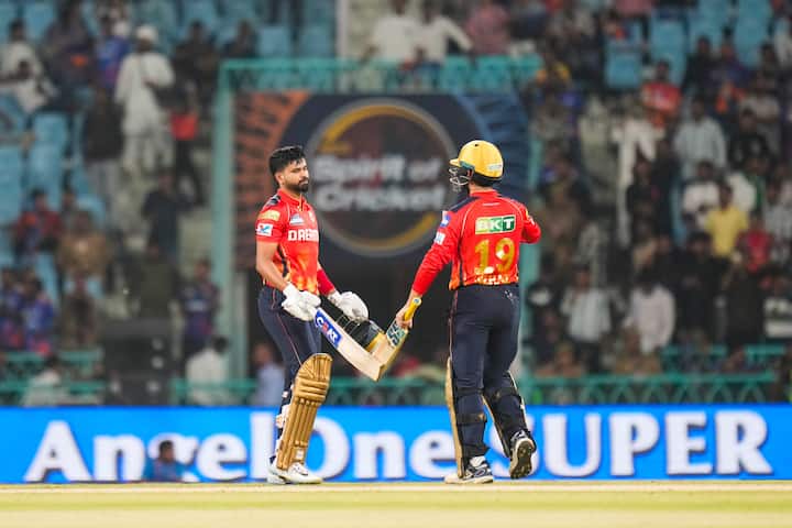 केवल दो मैचों में, अय्यर ने 149 रन बनाए हैं, जिसमें 97* और 52* के स्कोर के साथ 75.00 और 206.94 पर हड़ताली है। उन्होंने पहले ही 13 बार रस्सियों को साफ कर दिया है और 8 सीमाओं को मारा है। उनके हमलावर इरादे ने पंजाब राजाओं को मजबूत शुरुआत दी है।