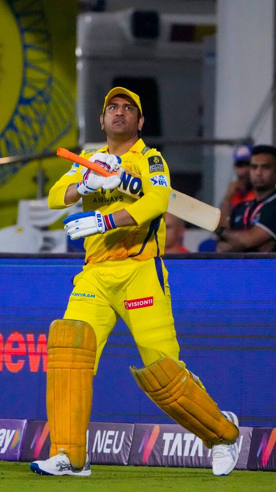 CSK के गेंदबाज ने कहा, ‘MS Dhoni मेरे पिता की तरह हैं’