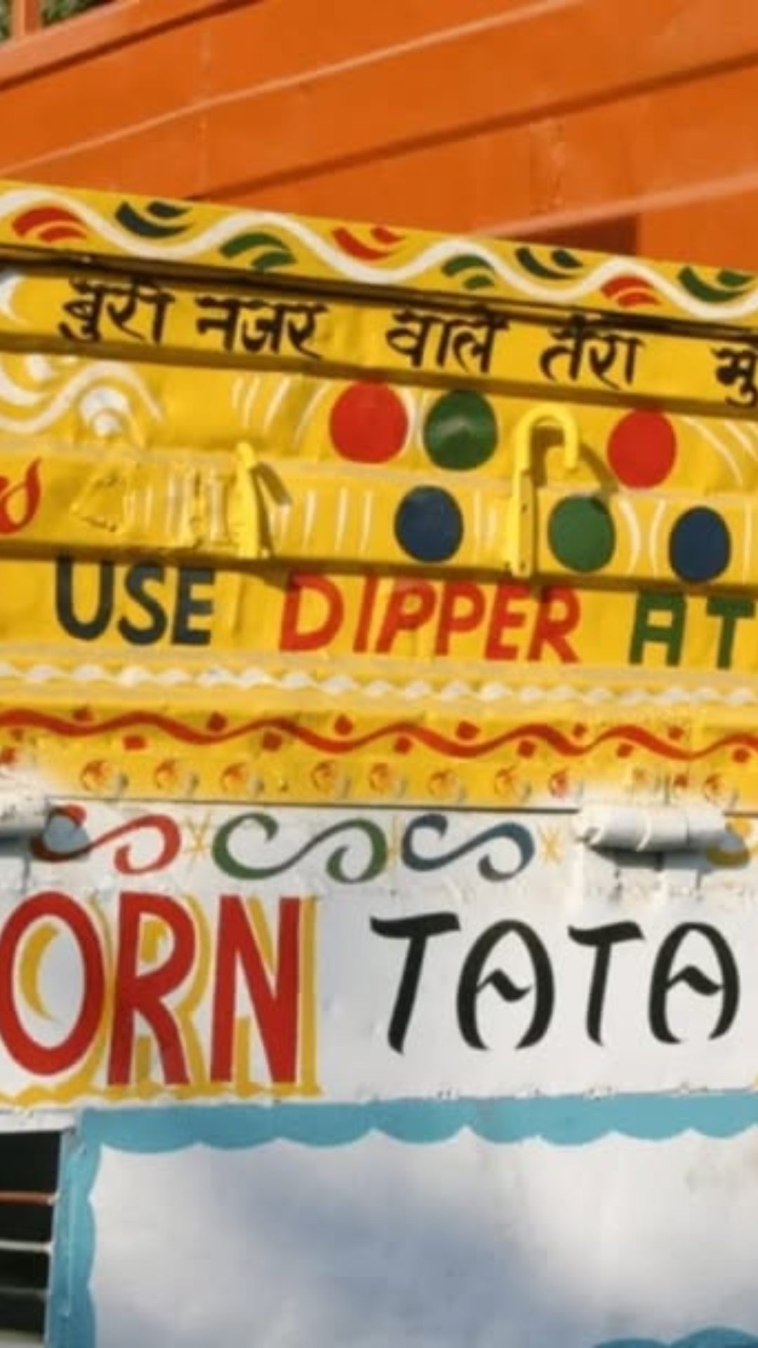 ट्रक के पीछे क्यों लिखा होता है Use Dipper at Night?