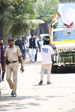 Manoj Kumar Funeral: अमिताभ- अभिषेक से सलीम खान तक, मनोज कुमार के अंतिम संस्कार में उमड़ा बॉलीवुड, नम आंखों से दी अभिनेता को विदाई