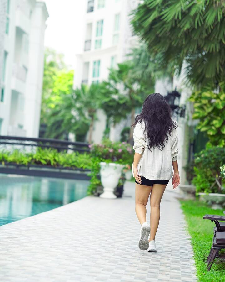 சினிமா துறையில் நாளுக்கு நாள் அட்ஜெட்ஸ்மெண்ட் விஷயம் தலை தூக்க தொடங்கியிருக்கிறது. பிரபலங்கள் பலரும் அதைப் பற்றி வெளிப்படையாக பேசி வருகின்றனர். சினிமாவில் மட்டுமின்றி சீரீயல்களிலும் அட்ஜெஸ்ட்மெண்ட் தலைதூக்க தொடங்கியிருக்கிறது.