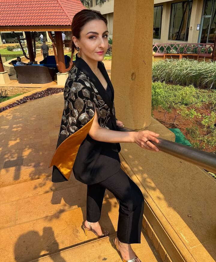 बताते चलें कि सोहा हिंदी सिनेमा की दिग्गज एक्ट्रेस शर्मिला टैगोर की छोटी बेटी और एक्टर सैफ अली खान की बहन हैं.