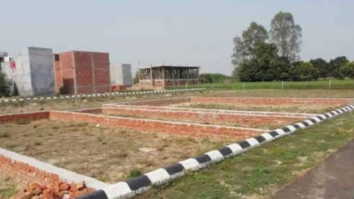 खाली प्लॉट में अक्सर लोग बिजली का कनेक्शन नहीं करवाते हैं. और ऐसे में आपके प्लॉट में बिजली कनेक्शन नहीं है. तो फिर आप अपने प्लाॅट में पीएम सूर्य घर योजना के तहत सोलर पैनल नहीं लगवा पाएंगे.