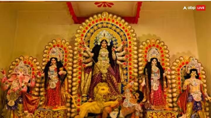 નવમીના દિવસે દેવી માતાને હલવો, પુરી, ચણા ચઢાવો અને તે જ ભોજન કન્યાઓને પણ ખવડાવો. ધ્યાનમાં રાખો કે ભોજનમાં લસણ અને ડુંગળી ન હોવી જોઈએ, નહીં તો ઉપવાસનું પરિણામ નહીં મળે.