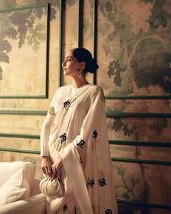 साउथ इंडियन लुक में छाईं सोनम कपूर, तमिल प्रिंटेड साड़ी ने खींचा ध्यान, देखें तस्वीरें