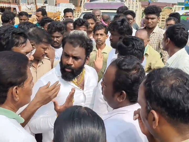 கரூர் உப்பிடமங்கலம் மாட்டுச் சந்தையில் அதிக சுங்கம் வசூல் செய்வதாக குற்றச்சாட்டு