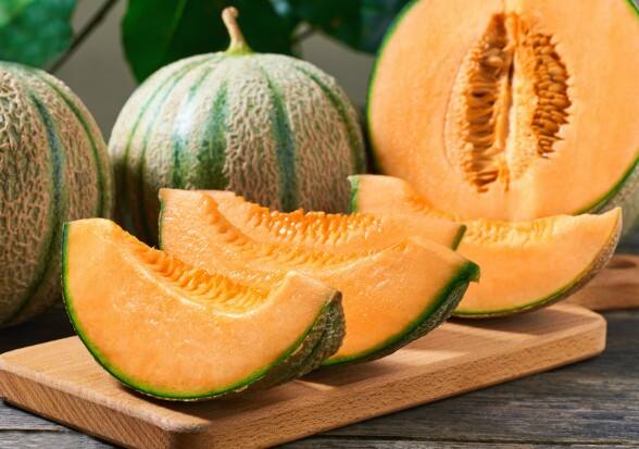 શક્કરટેટીમાં ભરપૂર માત્રામાં ફાઈબર હોય છે, જે પાચનમાં મદદ કરે છે અને પાચનતંત્રને સરળ રીતે ચાલતું રાખે છે. નિયમિતપણે શક્કરટેટી ખાવાથી કબજિયાતથી સમસ્યા દૂર થાય છે.