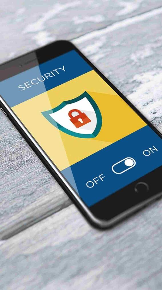 स्मार्टफोन में दिखे ये संकेत तो समझ जाइए कोई कर रहा आपकी जासूसी!