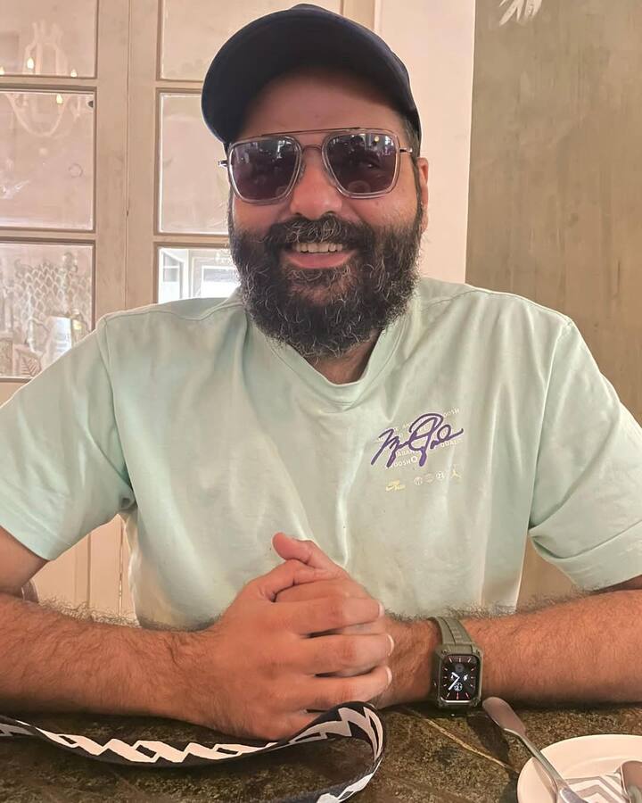 त्यानंतर बुक माय शो ने कलाकारांसंदर्भातली माहिती व कुणाल कामरा कार्यक्रमासंबंधी माहिती काढून टाकल्याचं पाहायला मिळत आहे.