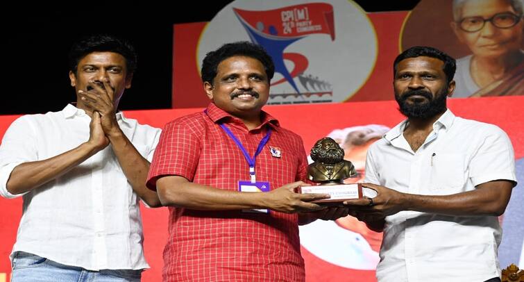 Vetrimaaran says cinema student now I am a Marxist student tnn சினிமா மாணவனாக இருந்தேன் இப்போது மார்க்சிஸ்ட் மாணவனாக உள்ளேன் - வெற்றிமாறன் நெகிழ்ச்சி
