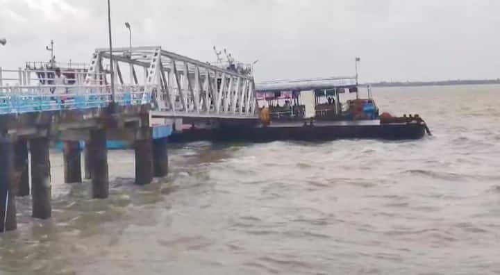 রবিবার চার জেলাতে ঝড় বৃষ্টির সম্ভাবনা থাকবে। উত্তর ও দক্ষিণ ২৪ পরগনা এবং মুর্শিদাবাদ ও নদিয়া জেলাতে বজ্রবিদ্যুৎ সহ হালকা মাঝারি বৃষ্টির সম্ভাবনা। আগামী সপ্তাহে বিক্ষিপ্তভাবে বৃষ্টি বেশিরভাগ জেলাতে। বৃষ্টির পরিমাণ বাড়বে দক্ষিণবঙ্গে।