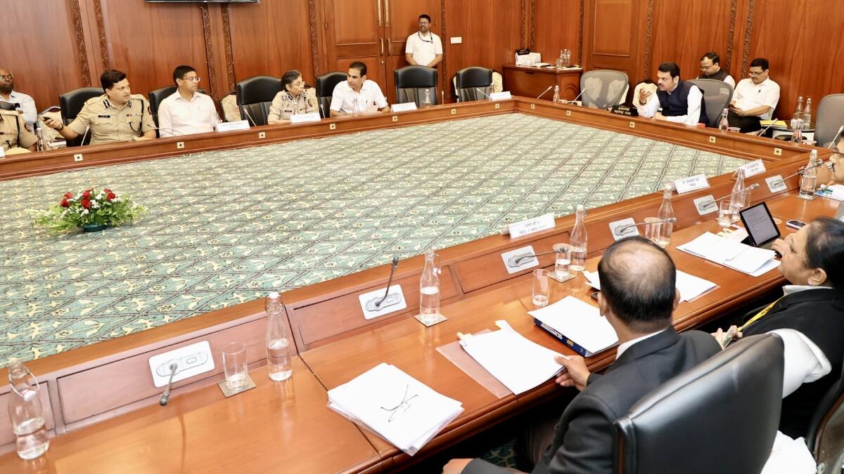 Maharashtra: देवेंद्र फडणवीस की पुलिस अफसरों को सख्त चेतावनी, कहा- 'क्राइम कंट्रोल में कोताही...