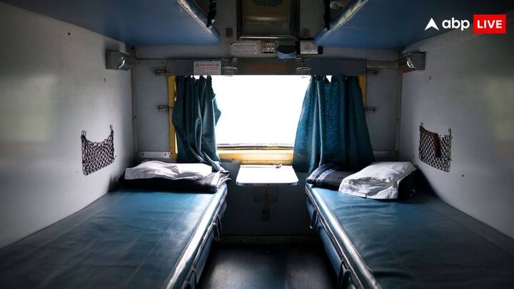 Train Auto Upgradation Scheme: रेलवे के नियमों के मुताबिक ट्रेन में सफर करते वक्त आपकी थर्ड एसी में टिकट हो सकती है फर्स्ट एसी में कन्वर्ट. जानें क्या है इसे लेकर नियम.