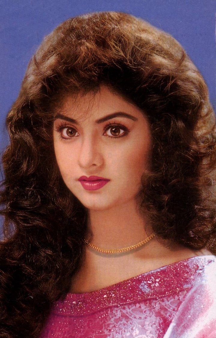 At the age of just 14, Divya Bharti started modeling. Then he worked in the South Industry and took an entry in Bollywood from there.
