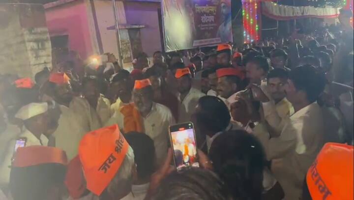 भाजपाचे आमदार सुरेश धस यांचा रांगडा अंदाज पुन्हा एकदा पाहायला मिळाला आहे.