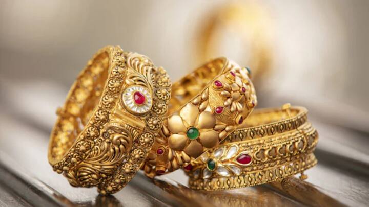 2024 मध्ये सोन्याच्या उद्योगातील व्यवहार 32% वाढले आहेत. भूतकाळात असे व्यवहार वाढले की त्यानंतर सोन्याच्या किमती घसरल्याचे आढळले आहे.