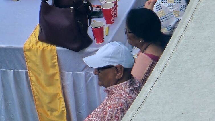 ms dhoni parents spotted chepauk stadium chennai csk vs dc ipl 2025 match MS Dhoni's Parents Spotted In The Stands During CSK Vs DC Match At Chepauk