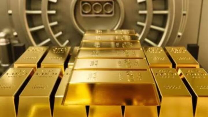 मंगळवारी देशभरात सोन्याच्या दरात आज 1600 रुपयांची घसरण झाल्याचं पाहायला मिळाले. हा ट्रेंड आगामी काळात कायम राहू शकतो.