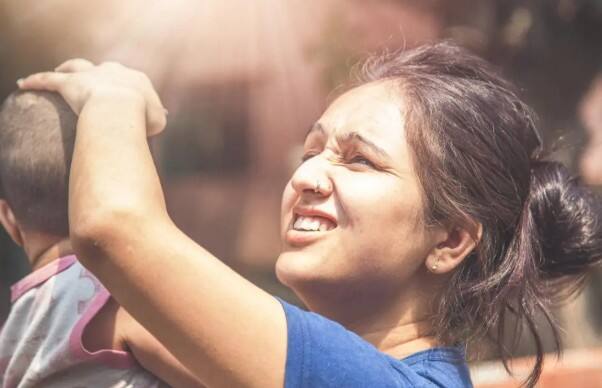 રાજકોટ અને મોરબીમાં આગામી બે દિવસ ઓરેન્જ એલર્ટ આપવામાં આવ્યું છે. જ્યારે પોરબંદર અને જૂનાગઢમાં આગામી બે દિવસ યલો એલર્ટ આપવામાં આવ્યું છે.