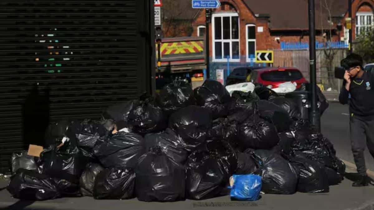 सड़े कचरे और गंदी बदबू के बीच सांस ले रहा ब्रिटेन का ये शहर, वजह जान हैरान रह जाएंगे आप