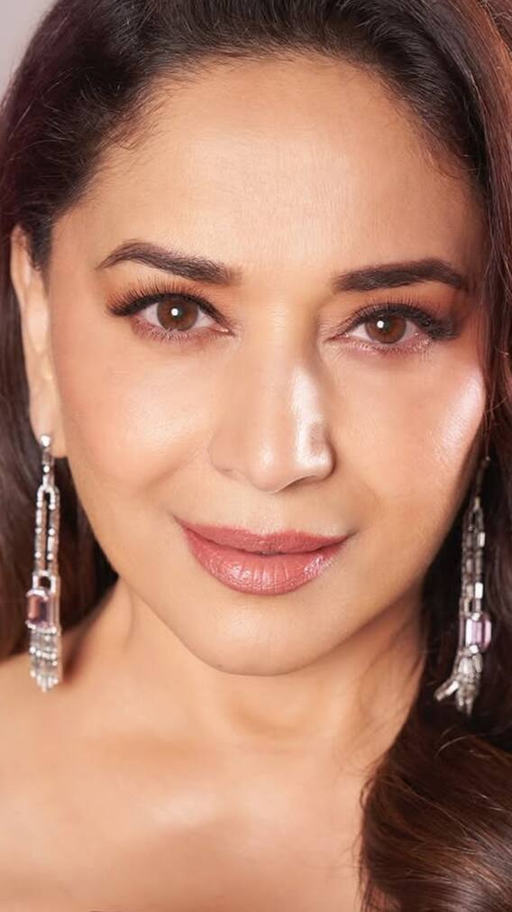 50 की उम्र में भी कैसे पाएं माधुरी जैसी ग्लोविंग स्किन, सीक्रेट यहां है