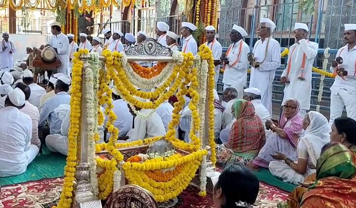 श्री विठ्ठलास उपवासाचा महानैवेद्य दाखवून दुपारी 12.00 वा. पांढरा पोशाख, पागोटे व साखरेचा हार परिधान करून श्रींच्या अंगावर गुलाल टाकून राम जन्मोत्सव सोहळा पार पडला.