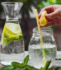 ਗਰਮੀਆਂ 'ਚ ਸਿਹਤ ਲਈ ਬਹੁਤ ਫਾਇਦੇਮੰਦ ਹੈ ਨਿੰਬੂ ਪਾਣੀ! ਸਕਿੱਨ ਤੋਂ ਲੈ ਕੇ ਮੋਟਾਪਾ ਘਟਾਉਣ 'ਚ ਮਦਦਗਾਰ