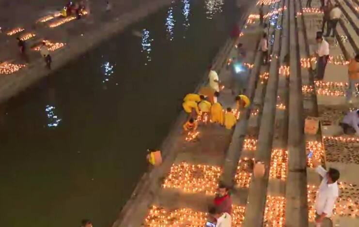 Ayodhya lit up with 2 lakh lamps on ram navami  રામનવમી પર 2 લાખ દિવડાઓથી જગમગી ઉઠી અયોધ્યા નગરી, VIDEO
