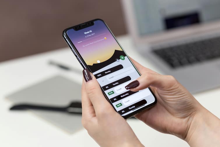 Upcoming Smartphones in India in April 2025: এপ্রিলেই ভারতে আসছে একগুচ্ছ ঝাঁ-চকচকে স্মার্টফোন, একই দিনে লঞ্চ হবে একাধিক মডেল