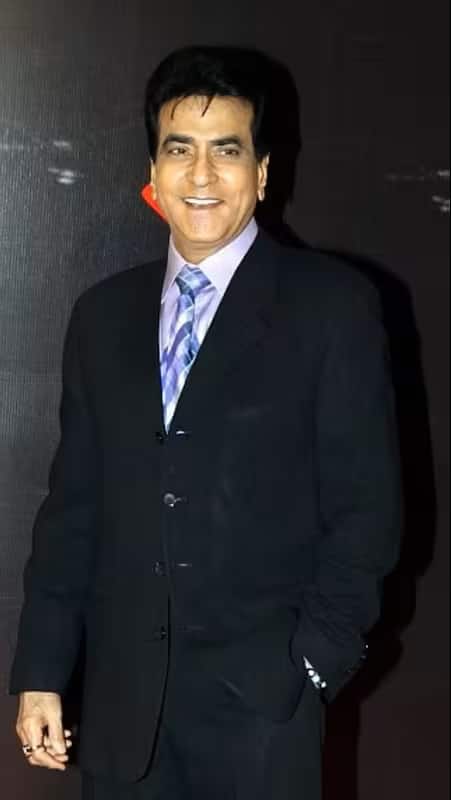 रेखा और जीतेंद्र की जोड़ी बॉलीवुड की हिट जोड़ियों में शुमार थी. दोनों ने एक साथ करीब 39 फिल्मों में काम किया था. जिनमें से कई फिल्में सुपरहिट साबित रही थीं.