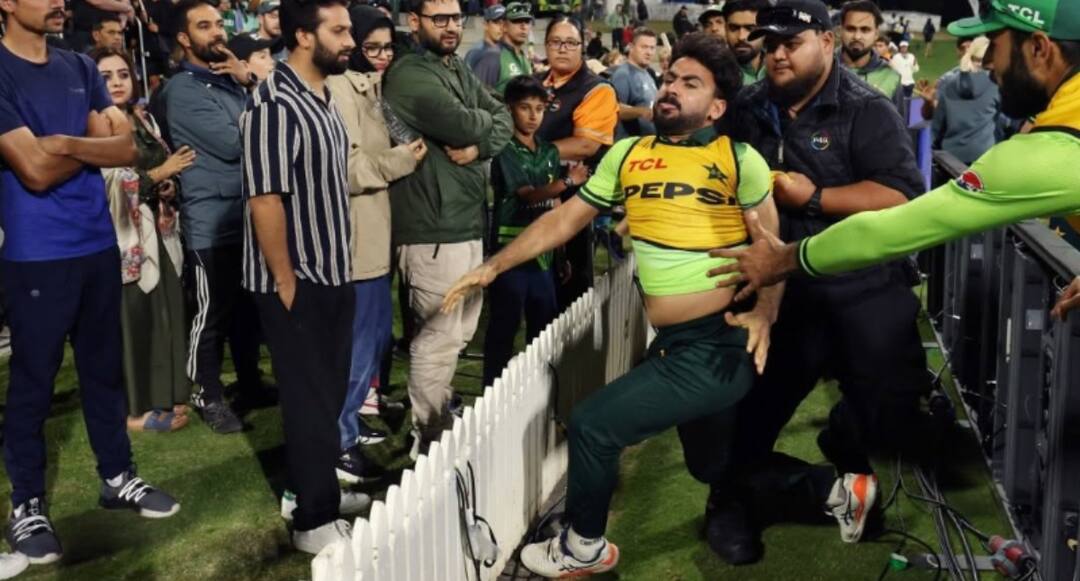 PCB Defends Khushdil Shah After Ugly Fight With NZ Fans PCB Defends Khushdil Shah After Ugly Fight With NZ Fans PCB Defends Khushdil Shah After Ugly Fight With NZ Fans