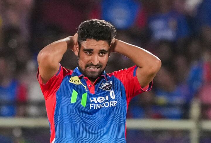 विपराज ने अपनी लेग स्पिन गेंदबाजी से भी सभी को इंप्रेस किया है. उन्होंने शनिवार को चेन्नई सुपर किंग्स के खिलाफ शानदार बॉलिंग करते हुए दो महत्वपूर्ण विकेट निकाले.