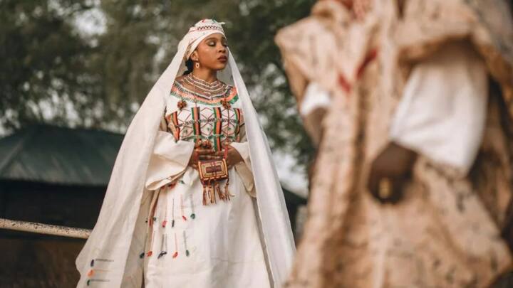 जिस तरह एक जिंदा शख्स के लिए मैच मेकर रखा जाता है, वैसे ही चीन में भी मरे हुए लड़का या लड़की का परिवार उसके लिए मैक मेकर का काम करने के लिए फेंग शुई मास्टर रखते हैं.