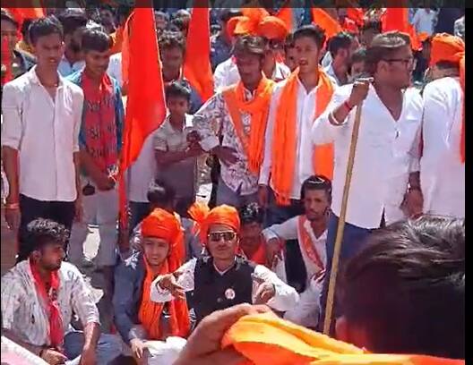 Protest against removal of banner against Love Jihad, VHP and police face to face Ahmadabad News: લવ જેહાદ વિરુદ્ધના બેનર હટાવાતા વિરોધ, VHP અને પોલીસ આમને-સામને