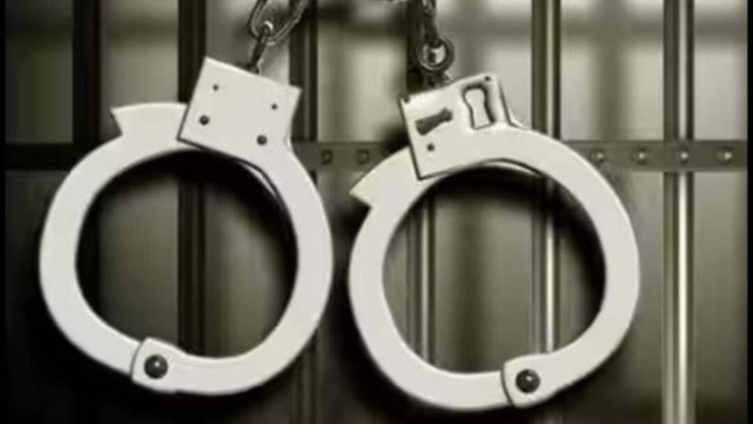 தாயின் நண்பருடன் சென்ற சிறுமிக்கு நேர்ந்த கொடூரம்! – 5 பேர் கைது!