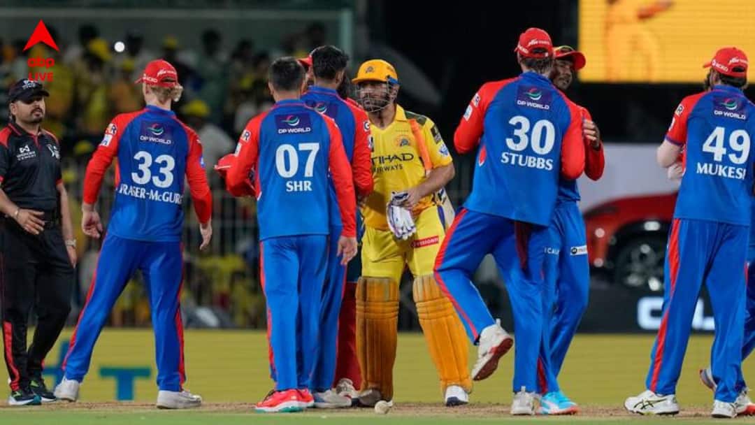 IPL 2025 MS Dhoni seen giving tips to DC Ashutosh Sharma player shared video IPL 2025: তাঁর ইনিংস নিয়ে সমালোচনার ঝড়, তবে ম্যাচ শেষে সেই ধোনির কোচিং ক্লাসেই ছুটলেন DC-র তরুণ তুর্কি