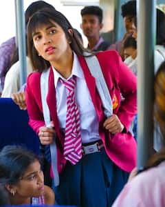 Komalee Prasad: అందాల కోమలీ మళ్ళీ వచ్చింది రోయ్... ఆ స్మైలూ, గ్లామరూ చూశారా?