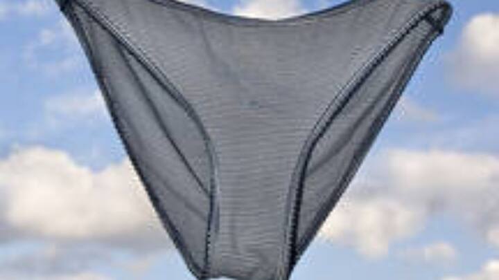 लेकिन अगर कोई ऐसा करते हुए पकड़ा गया तो उस पर थाई दंड संहिता की धारा 388 लगती है, जिसका मतलब खुद को अभद्र तरीके से पेश करना है.