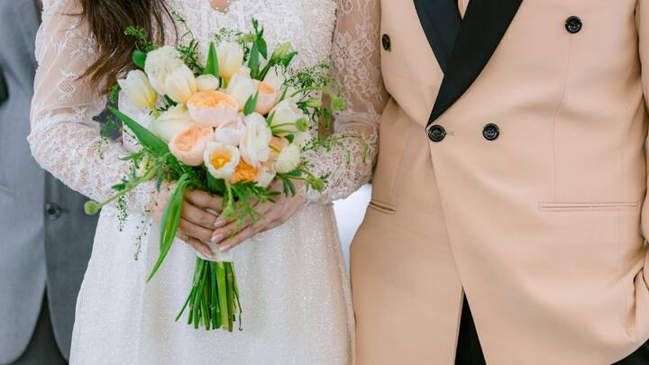 रिपोर्ट्स की मानें तो यहां इस तरह की शादी के लिए लड़कियों के शवों की कीमत लगाई जाती है. इसके लिए लोग लाखों रुपये खर्च करते हैं.