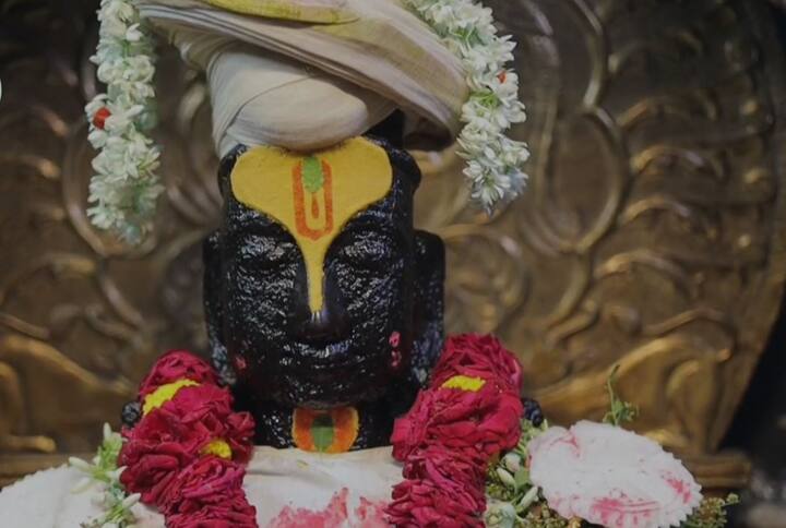 रामनवमी जन्मोत्सवा निमित्त  मंदिराच्या अन्नछत्राच्या भोजनप्रसाद भाविकांना देण्यात आला.