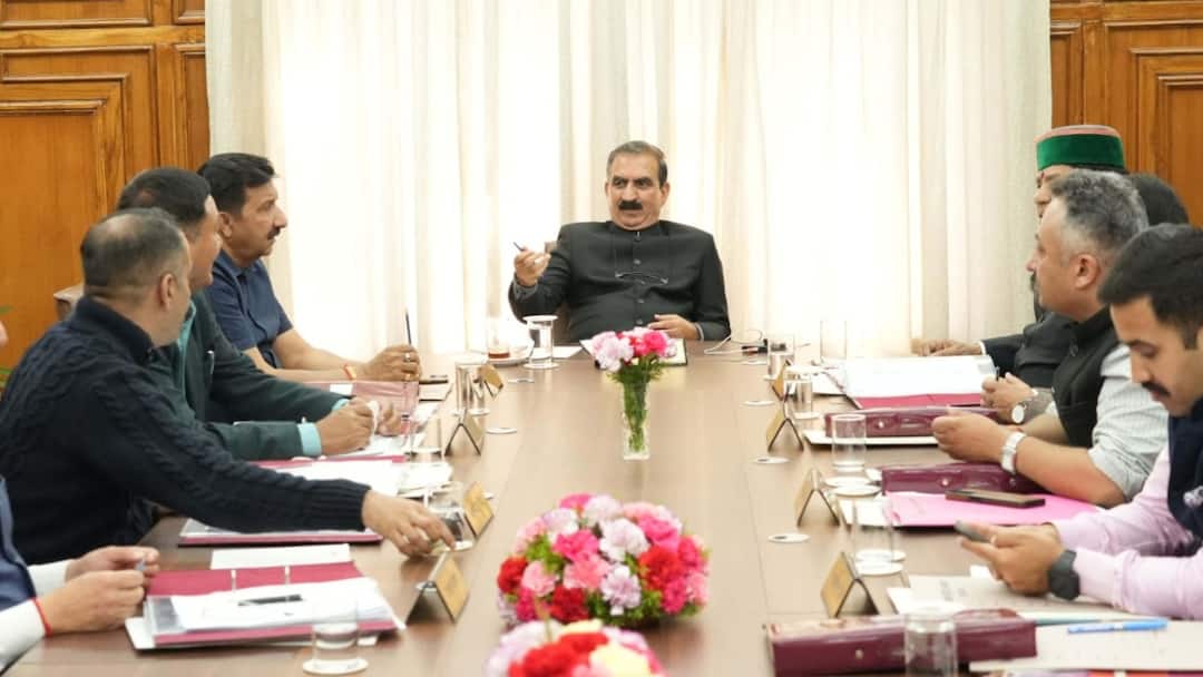 Sukhwinder Singh Sukhu cabinet decided convert contractual employees jobs into permanent service HP Cabinet Meeting: सुखविंदर सिंह सुक्खू सरकार ने संविदा कर्मचारियों के हित में लिया बड़ा फैसला, जानें- किसे मिलेगा लाभ?
