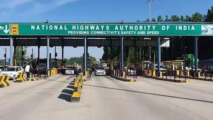 आपको बता दें अगर आप टोल प्लाजा के बहुत पास रहते हैं. तो फिर आपको टोल चुकाने की जरूरत नहीं होती नेशनल हाईवे अथॉरिटी ऑफ इंडिया की ओर से आपको इसके लिए छूट दी जाती है.