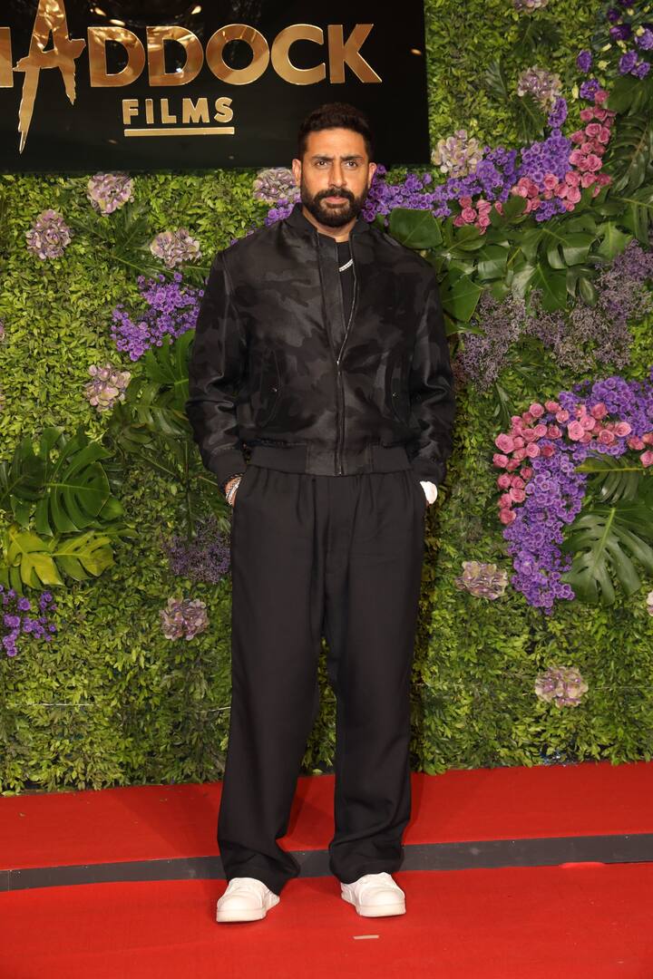 Actor Abhishek Bachchan also arrived at the 20 year celebration party of Maddock Films. Which looked quite dashing in the all black look.