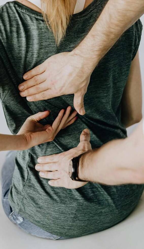 पीठ का दर्द करना है दूर तो रोज खाएं यह चीज