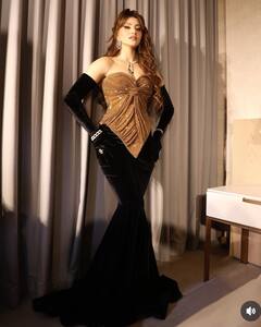 उर्वशी रौतेला सी ग्लोइंग स्किन और परफेक्ट फिगर पाने के लिए फॉलो करें ये रूटीन, महीने भर में नजर आएगा फर्क