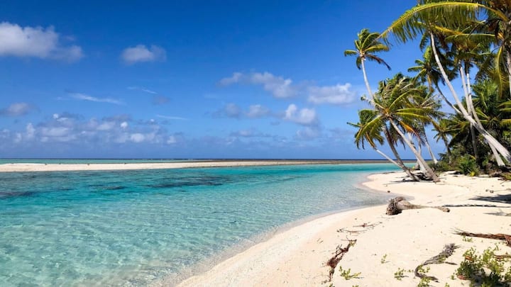 दरअसल दुनिया में हो रही ग्लोबल वॉर्मिंग की वजह से समुद्र का जलस्तर बढ़ रहा है, इसीलिए तुवालु के डूबने का खतरा बना हुआ है.