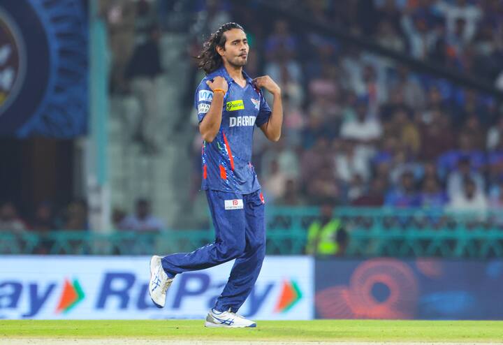 मुंबई के खिलाफ मैच के बाद, डेवी ने उसे बताया कि सुनील नीरेन उसकी गेंदबाजी मूर्ति है। मरना 
