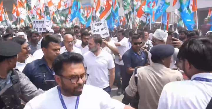 कन्हैया कुमार के आगामी चुनावों में उम्मीदवार बनने के बारे में अभी तक कोई स्पष्ट जानकारी नहीं आई है. हालांकि, कई कांग्रेसी नेताओं का कहना है कि अगर इंडिया गठबंधन की सरकार बनती है, तो कन्हैया को बिहार के उपमुख्यमंत्री के रूप में देखा जा सकता है.