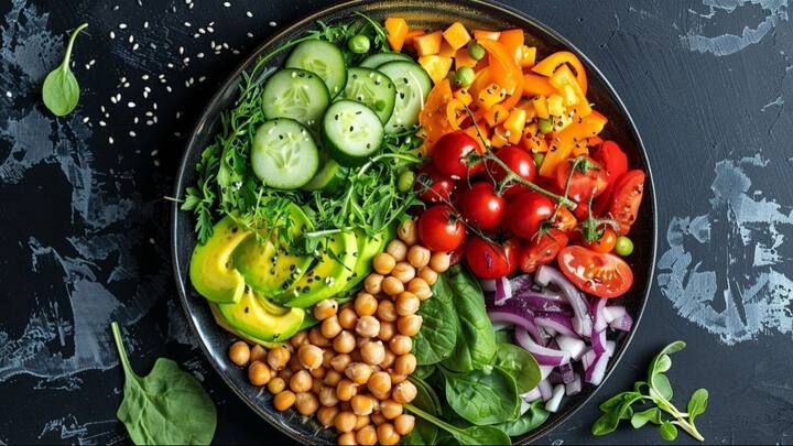 2. Vegan Diet: This diet eliminates all of the animal products. It just focuses on plant based foods. A Vegan Diet is rich in fibre, vitamins, and antioxidants. It's a well balanced diet that support weight loss, heart health, and lowers the risk of a lot of chronical diseases. (Image Source: Pinterest/Collincft)